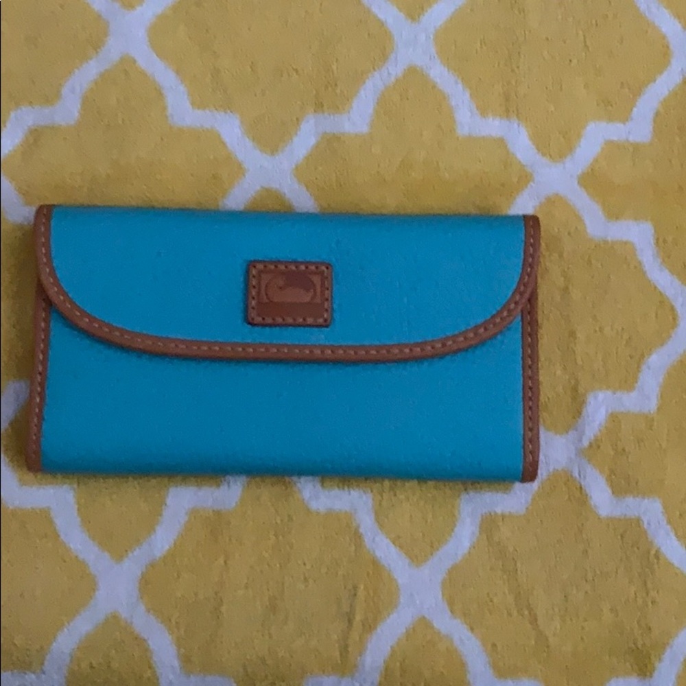 Dooney and bourke wallet